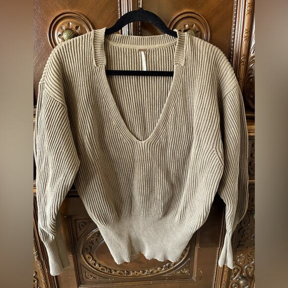 Free People Allure Ribbed Pullover V-Neck Long Sleeve Oversized Sweater - Picture 2 of 9